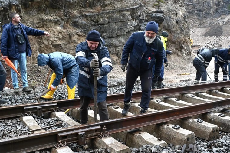 U četvrtak bi trebao početi kargo, a poslije njega i putnički prevoz