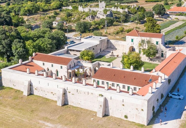 Još jedan fudbaler u hotelskom biznisu