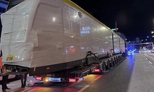 Stigao prvi od 10 novih Stadler tramvaja