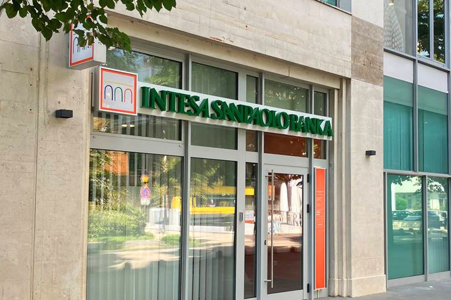 Intesa Sanpaolo Banka gasi reklamnu rasvjetu širom BiH