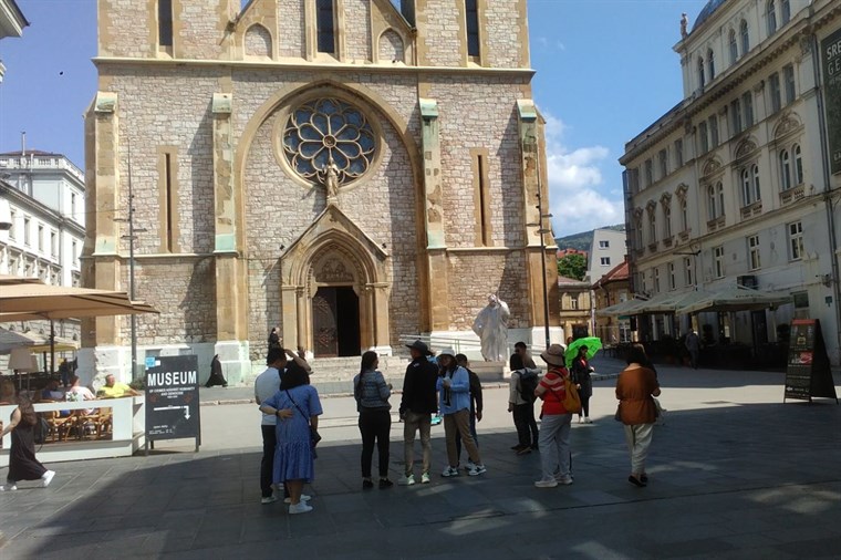 Pad broja turista u oba entiteta u martu