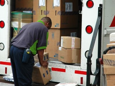 Privatni operateri nastavljaju preuzimanje pošiljki za SAD