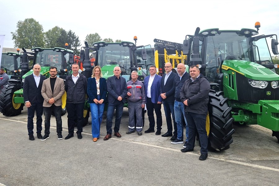 Podravka Agri preuzela 22 nova John Deere traktora serije 6