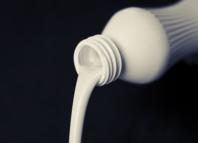 Neočišćen put odsjekao farmu u BiH: Građanima nude mlijeko po 1 KM