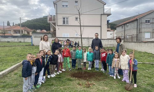 Kroz kampanju „{ZAJEDNO} za bolje sutra – Eco Edition“ dm podržao...