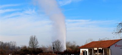 U BiH izbio gejzir, geolog tvrdi da ima nafte