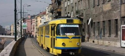 Dodijeljeni vrijedni ugovori za oglašavanje na stubovima javne rasvjete u KS