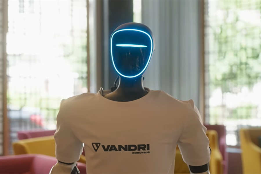 Slovenci predstavili prvog robota koji radi na recepciji hotela