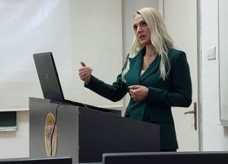 Žene, igra i profesija: Uz Barbiku i tehnika