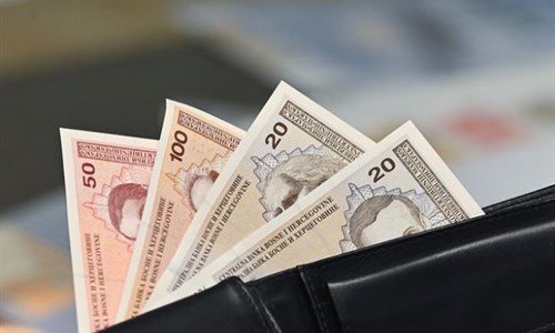 Dok privreda stenje, veći minimalac puni entitetsku kasu