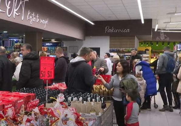 Neradna nedjelja u FBiH napunila tržne centre u Istočnom Sarajevu