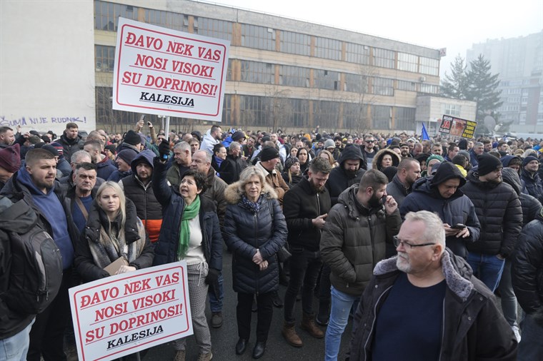 Privrednici protestovali ispred zgrade Vlade FBiH