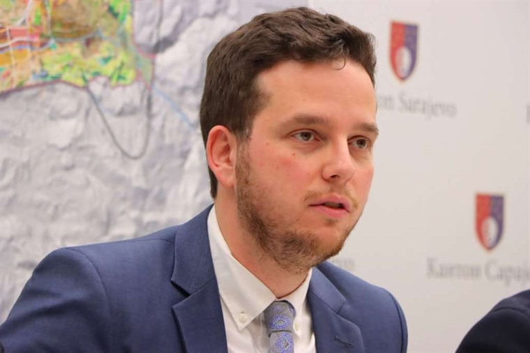 Uk: Ukidamo plaćanja koncesije na solarnu energiju