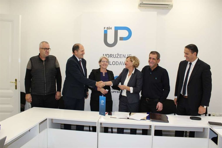 Veća primanja za radnike u tekstilnoj i kožarskoj industriji