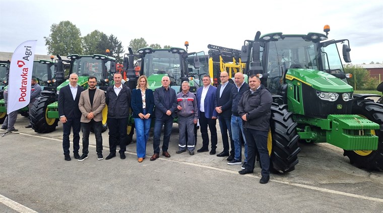 Podravka Agri preuzela 22 nova John Deere traktora serije 6