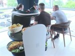 Roboti konobari u Derventi: Nisu zamjenili ljude, ali pomažu