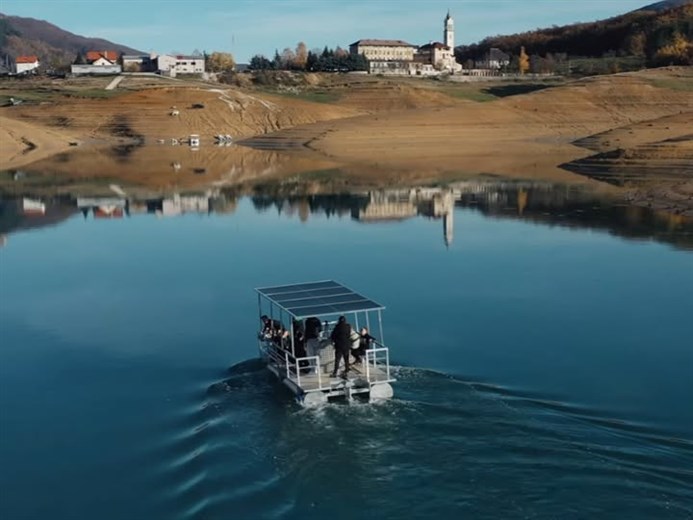 Električni splav na Ramskom jezeru