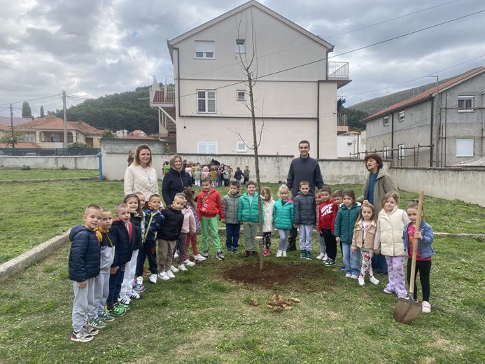Kroz kampanju „{ZAJEDNO} za bolje sutra – Eco Edition“ dm podržao realizaciju 10 projekata širom BiH