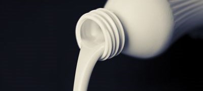 Mljekari prinuđeni da prosipaju mlijeko