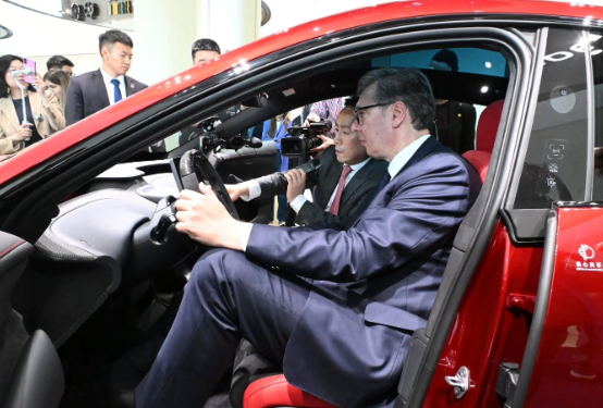 Vučić: Ponudio sam Xiaomiju najbolje subvencije za otvaranje tvornice automobila u Srbiji