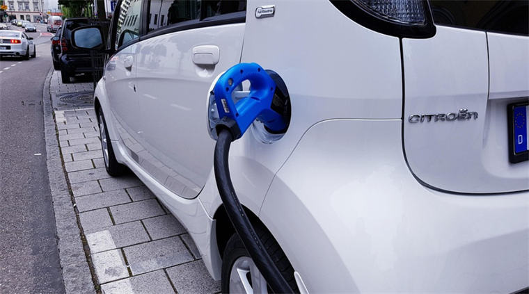 Slovenija će ukinuti subvencije za električne automobile