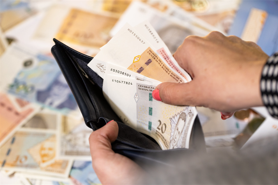 Prosječna plata u FBiH premašila 1.700 KM
