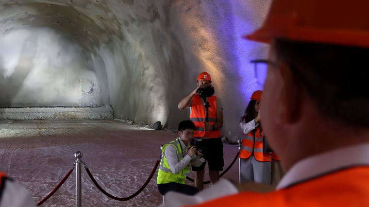 Federalne vlasti svečano obilježile proboj tunela Kvanj