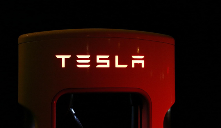 Tesla u Sloveniji uvodi autonomnu vožnju pod nadzorom