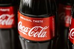Ne jenjava bura: Neki povlače sav Coca-Colin asortiman
