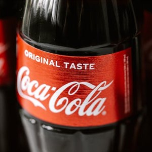 Ne jenjava bura: Neki povlače sav Coca-Colin asortiman
