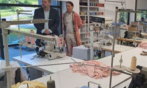 Slovenci pokrenuli proizvodnju unikatnih odijevnih predmeta u Cazinu