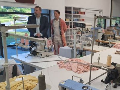 Slovenci pokrenuli proizvodnju unikatnih odijevnih predmeta u Cazinu